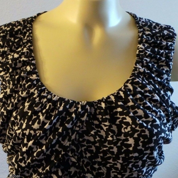 Nine West women's ruffled sleeveless Top L - Picture 3 of 8